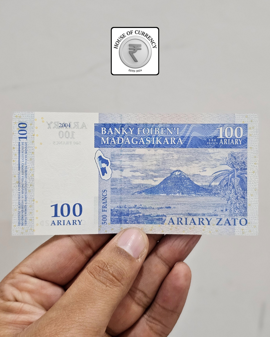 2004 Madagascar 100 Ariary Banknote (C1622622D)