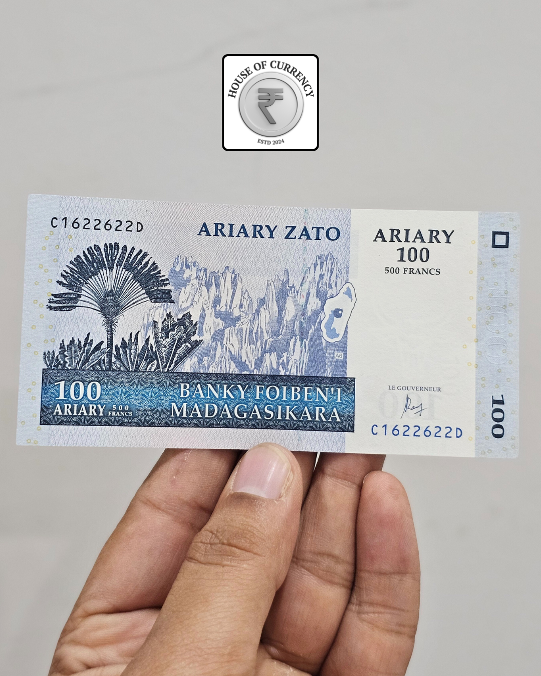 2004 Madagascar 100 Ariary Banknote (C1622622D)